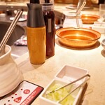 しゃぶしゃぶ 山笑ふ - タレは2種類あります！薬味もあります！