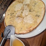 non dà clair - クワトロフォルマッジ　別添えの蜂蜜をかけて