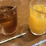 Bikkuri Donki - ランチドリンク（烏龍茶とオレンジ）
