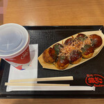 築地銀だこ - 料理写真:たこ焼き(マヨ抜き)＋ウーロン茶(L)