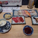 Sushi Sakaba Sashisu - 本マグロ三昧！生げそ、カンパチ、エビ、生タコ梅肉、ホタテ、うなぎ茶碗蒸し
