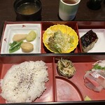 わさびと魚 - 松花堂弁当¥1100 二段重ねでやってきます