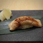 Sushi Mashio - 穴子
                      柔らかくふっくらと炊き上げています
                      じっくり煮詰めたツメとの相性抜群です