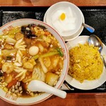 Touka Mura - 五目旨煮ラーメン＋半炒飯 ¥850