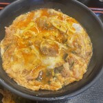 Koedo Ohana - 極上親子丼。親子丼専用の卵を使用。半熟気味の卵なので場所によってはドロリとしている。