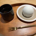 イタリア料理とお菓子のお店 マッキア - 金柑と白あんの牛皮包み ムチムチ甘くて美味しい