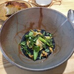 イタリア料理とお菓子のお店 マッキア - イカスミのソースと青菜