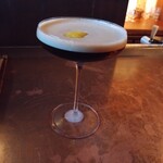 The SG Club - COLD BREW MARTINI…麦焼酎、水出しコーヒー、黒糖、レモンピール。材料を見て、味の想像がつかなかったけど、飲んで、驚きと納得の味でした！