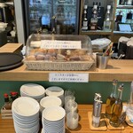 fish&wine BLUE OCEAN GRILL - バゲットなど。トースターで各自で温められます