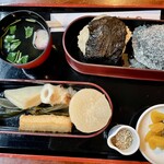 甘味 おかめ - 甘辛弁当（¥1,090)おにぎり、おはぎが大きい！おでんは玉子なし