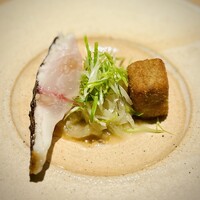 マンサルヴァ - これぞ、髙橋シェフの真骨頂！
                    魚とお肉（豚足のコロッケ）を合わせても、違和感なく整える。
                    素晴らしい！