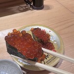 廻転鮨 銀座おのでら 本店 - イクラ軍艦