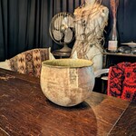 島田料理店 - マネキンとカップ