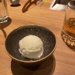 すすきの焼肉きらく - 〆のアイスクリーム