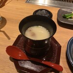 すすきの焼肉きらく - 九条ネギのコムタンスープ