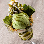 Extreme matcha parfait