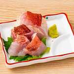 We offer approximately 10 types of caught fish and local fish sourced from affiliated fishing lodges and fishing ports at low prices starting from 390 yen (429 yen including tax).