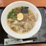 蕎麦いしやま - 料理写真:ワンタンメン