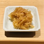 鮨 一二郎 - ガリ