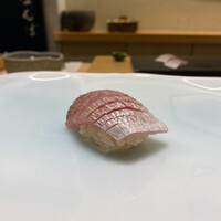 鮨 なんば 日比谷 - ピンクが美しい春子鯛