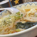 大元 - たぶん初めてのチリワンタンメンに酒のつまみの残りのザーサイをトッピング^_^