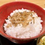 慈秀 - 御飯はちりめん山椒と一緒に♡
ご飯も炊きたてホカホカ(←これ大事)