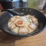 かまん - やって参りました‼️  チャーシュー麺