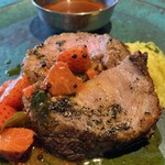 ワインとスパイス小料理 Dal Mellow - しかも厚切りなのよ、肉肉しいのよ