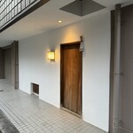 懐石 円相 - 緊張感のあるエントランス