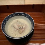 Kaiseki Ensou - 大蛤の風味を新玉ねぎが抱き込み、蕗のとうのほろ苦さと対比される