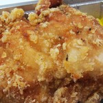 台湾料理 祥瑞 - 【お弁当】鶏肉の四川風炒めに添えられた鶏の唐揚げ