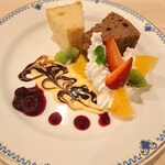 Cafe Crispy - ♦デザート シフォンケーキとフルーツがメインですが、盛り付けが素晴らしい(๑￫ܫ￩)ノ♫♬