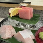 最強鮨居酒屋 やまのや 天満橋店 - 2. お造り　トロ、石鯛、ブリ
