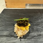 最強鮨居酒屋 やまのや - 10. 握り　キャビア卵