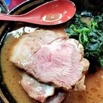 家系ラーメン とらきち家 - 通常のチャーシュー。ツイッターで1枚増量♪