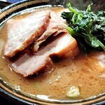 家系ラーメン とらきち家 - サイドビュー。まだ1枚下にいますね。