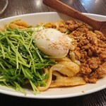 Gyouza Sakaba - タンタン刀削麺
