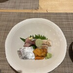 季節料理 和色 - お刺身盛り合わせ(さわら、炙り帆立、うに、昆布締め太刀魚)