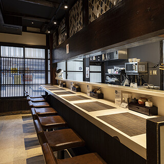 京町屋の雰囲気溢れる店内◆女性おひとり様でもお気軽に！