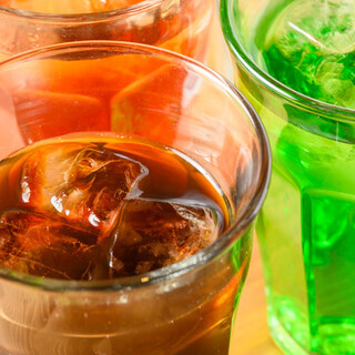 We offer a wide variety of drinks, including fragrant coffee, tea, and soft drinks.