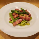 カジュアルフレンチBar 7FUKU - 福岡産アスパラガスとベーコンのソテー
