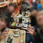 焼鳥の玉木 - お店の雰囲。気座敷4人テーブル×4テーブルとカウンター席。