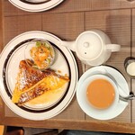 倉式珈琲店 - 料理写真:【 メープルフレンチトーストセット 】
& 紅茶 ( ミルク付き )