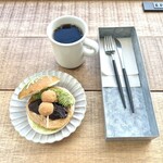 242036967 - ４月限定ドーナツ・焦がしきなこと抹茶クリームとフラップブレンド