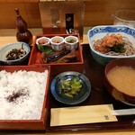 Shunrakudokoro Niko - 日替わりランチ　890円　今日は、赤魚の煮付けと唐揚げそば。