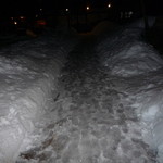 大松家 - 入口前の通路　暗くなるととこんな感じ