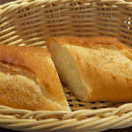 トラットリアチンクエポンテ - まずはバケットを・・・