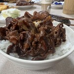 Yahataya - どて煮丼 (どて煮 90円(99円)×3本、ライス(中) 210円(231円)×1)