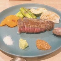 卓 - 黒毛和牛のヒレステーキ
