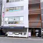 めしや ヒナタ俱楽部 - お店はこのビルの5階にあるのでエレベーターで5階まで上がります。